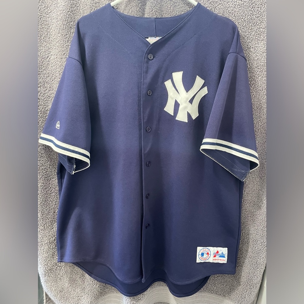Yankees are are Jersey Vintage Majestic -Size XL.